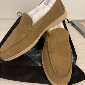 NWOT-Men’s Premium Suede Loafer
